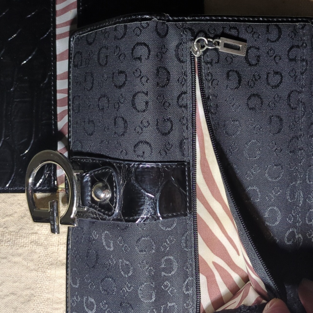 Guess Black Wallet with Silver Clasp And Guess Key Tags Now Only $25 - Picture 13 of 14